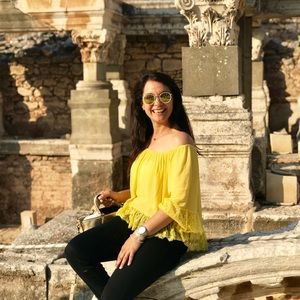 Meet your Posher, Clotilde